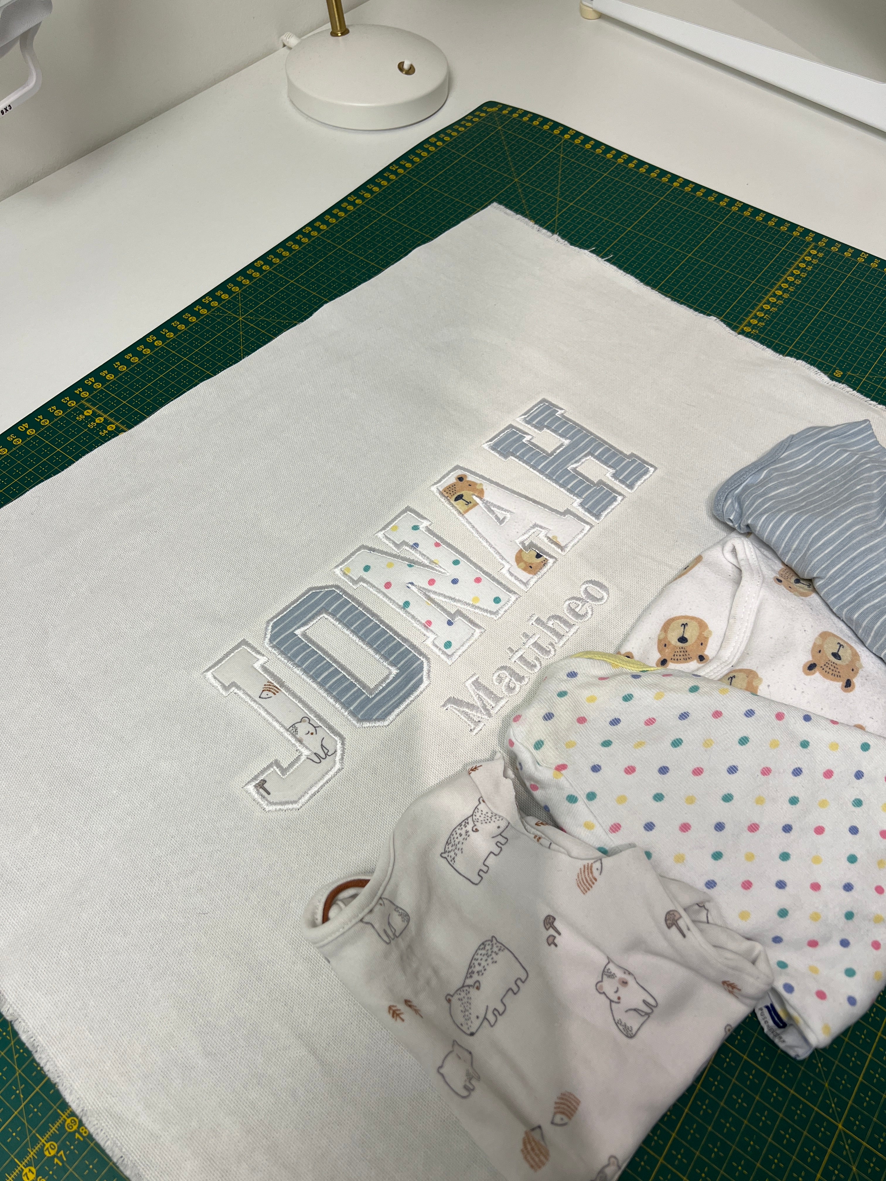 Personalizable sweatshirt, embroidered, individual, sustainable and ecological