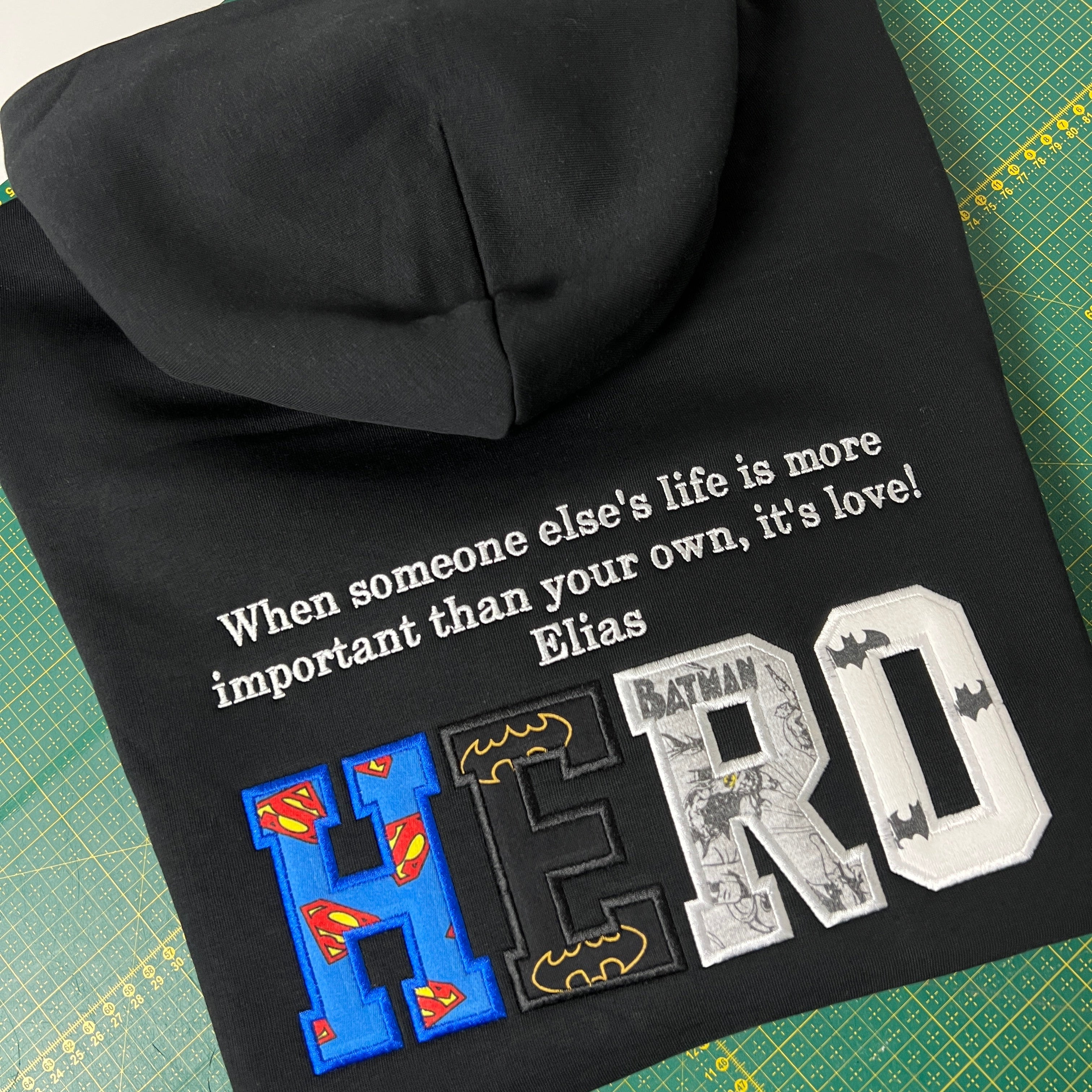 Erinnerungspullover aus der Kleidung eines geliebten Menschen – Handgefertigtes Andenken