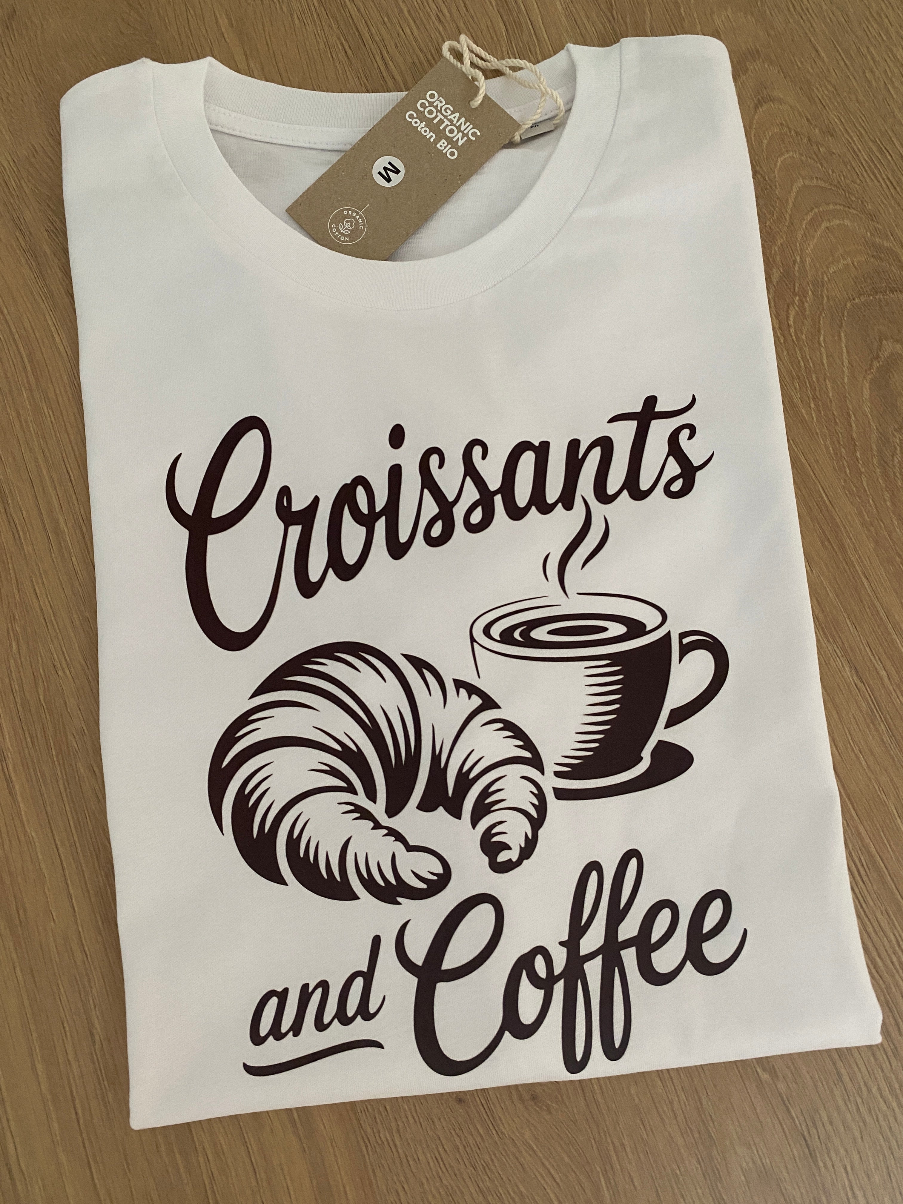 Croissants and Coffee – T-Shirt aus Bio-Baumwolle