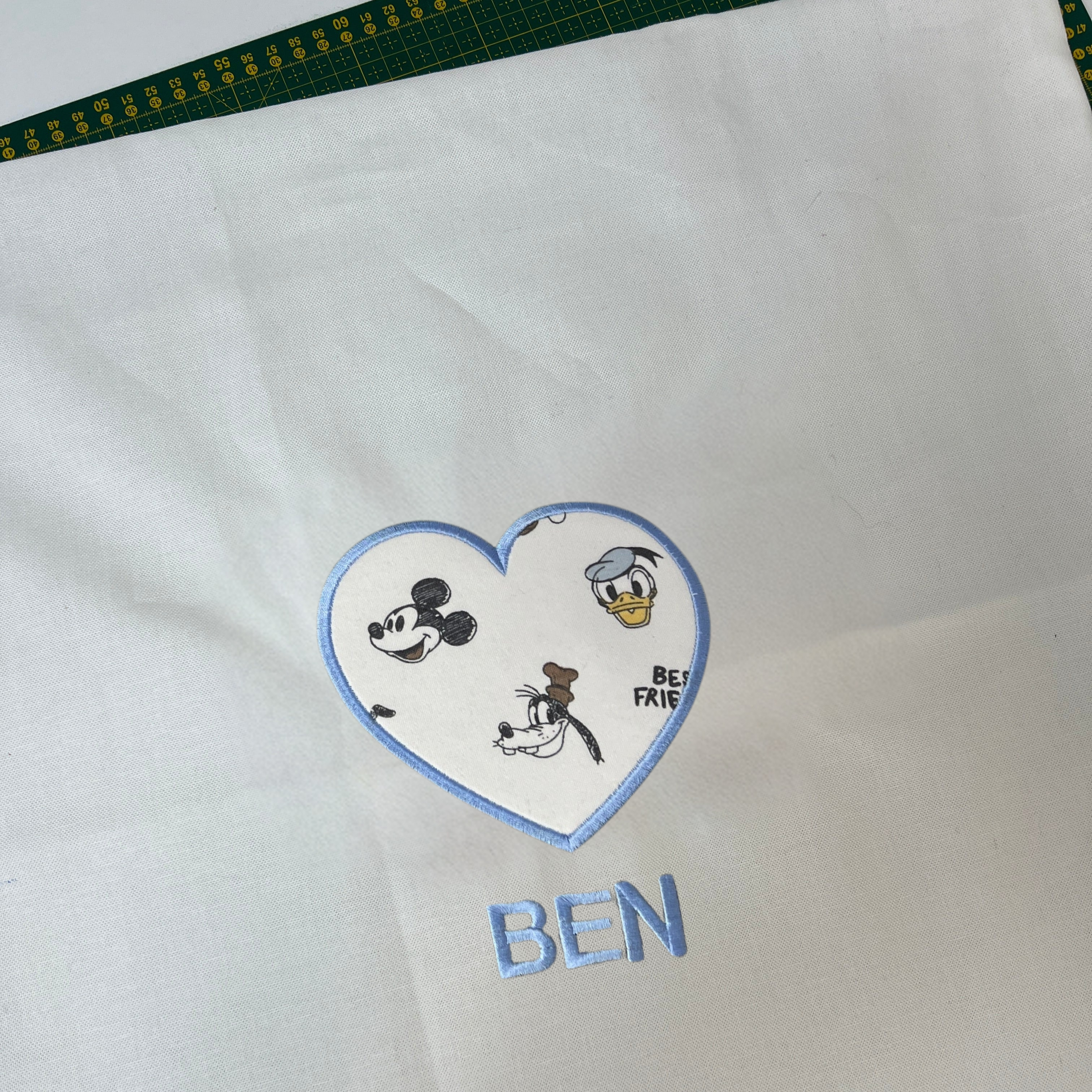 Personalizable sweatshirt, embroidered, individual, sustainable and ecological