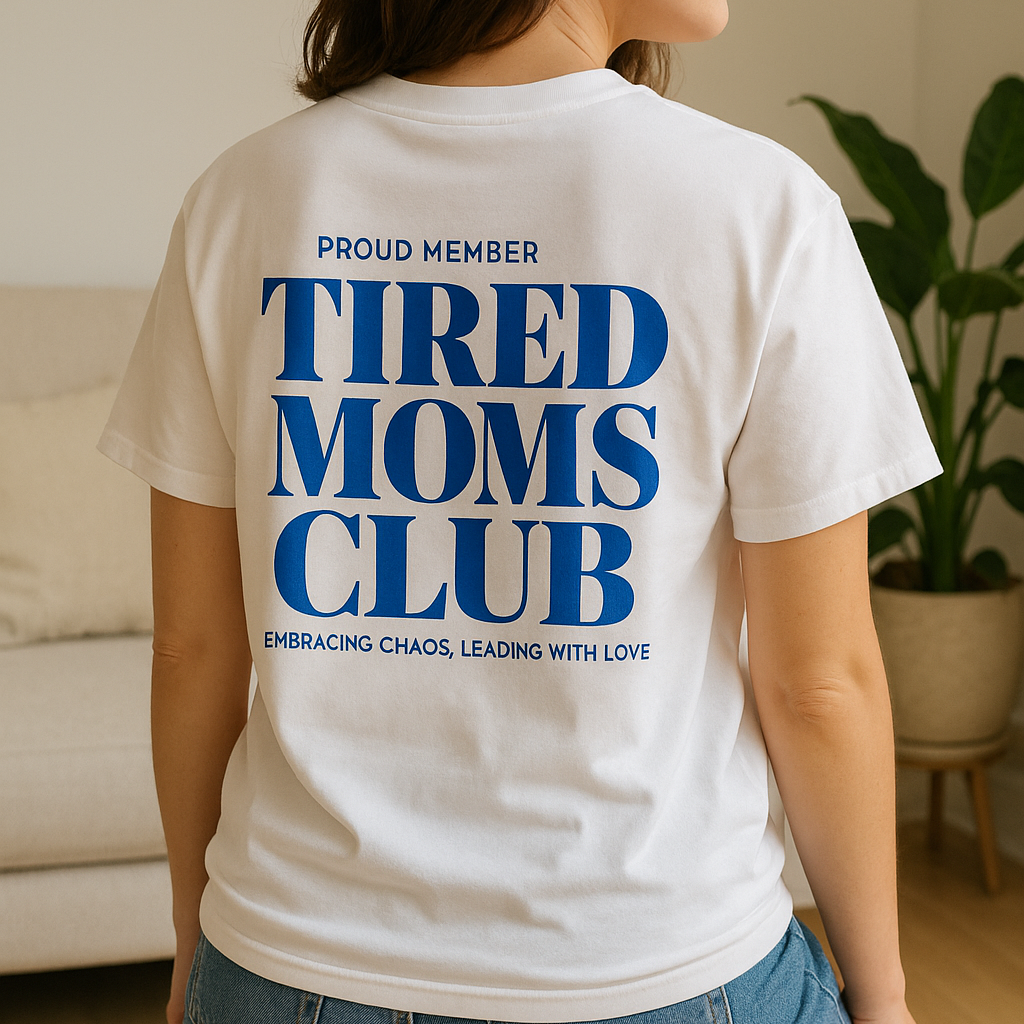 Tired Moms Club – T-Shirt aus Bio-Baumwolle