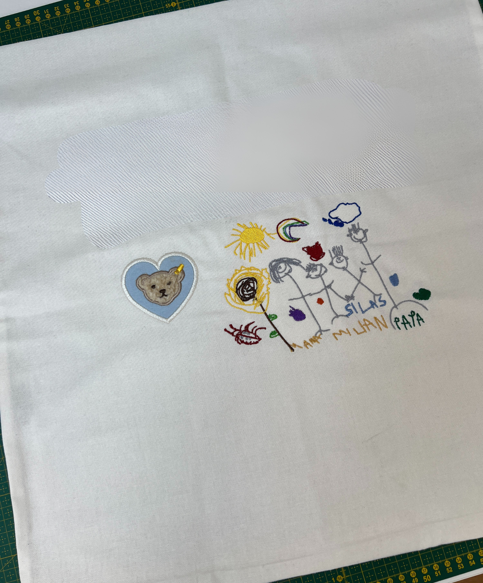 Kissenbezug bestickt mit Kinderzeichnung oder einer anderen besonderen Zeichnung