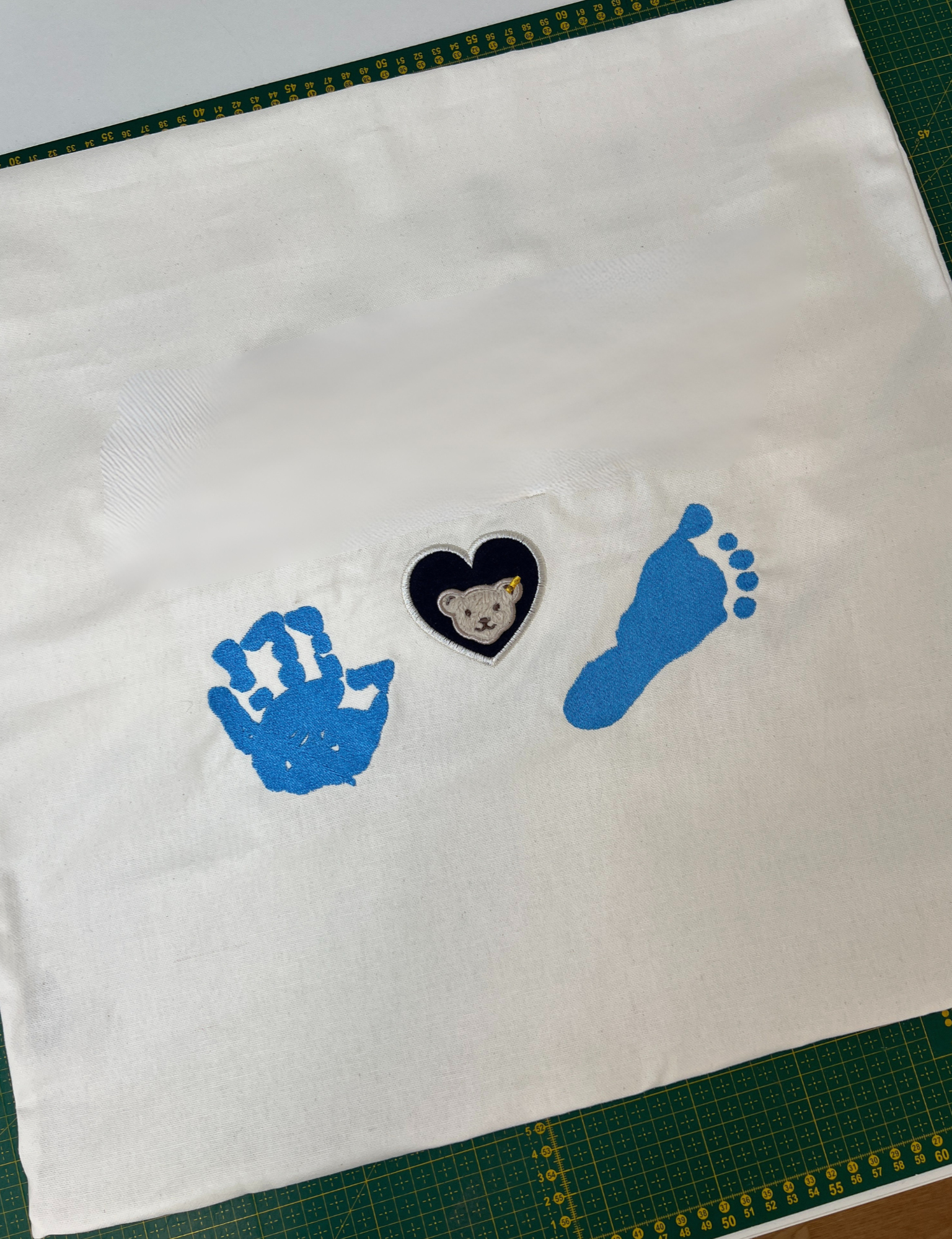 Kissenbezug bestickt mit Kinderzeichnung oder einer anderen besonderen Zeichnung