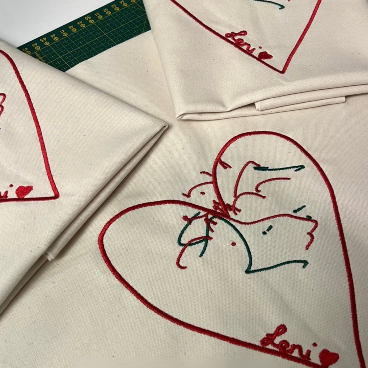 Kissenbezug bestickt mit Kinderzeichnung oder einer anderen besonderen Zeichnung