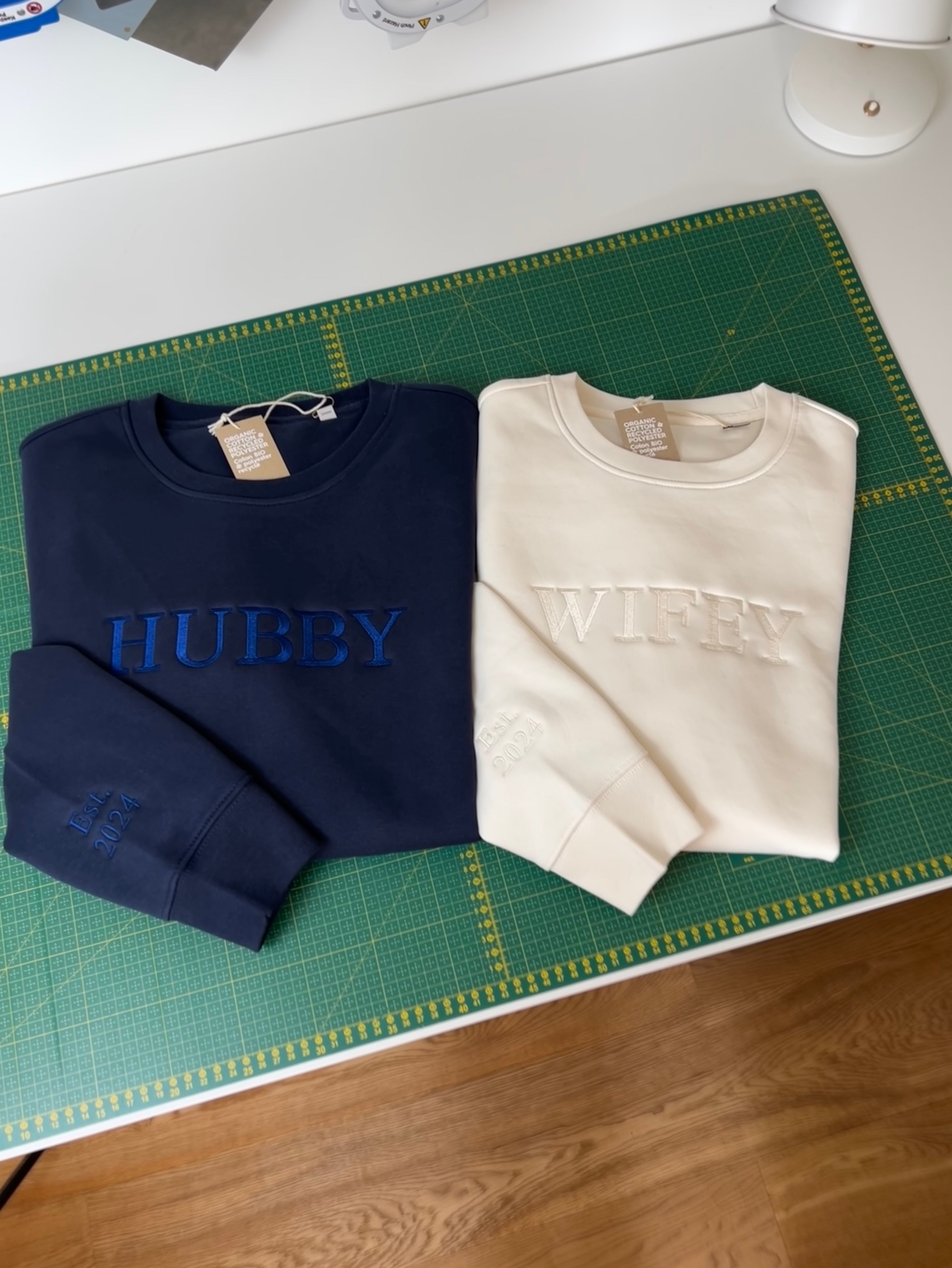 Individuelle Hubby und Wifey Partner Pullover, personalisierbar