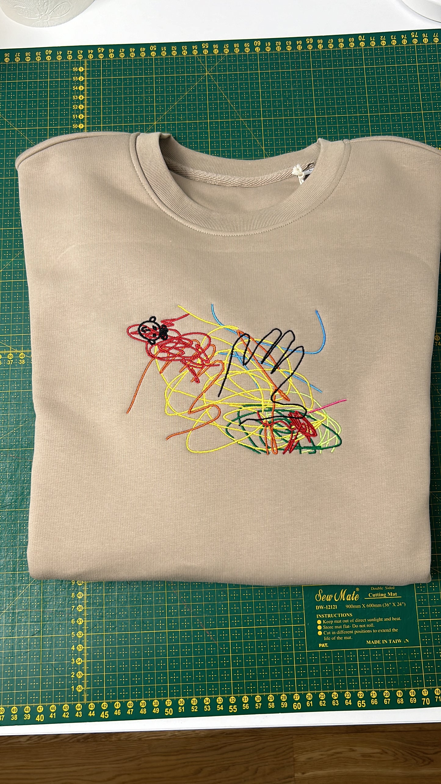 Individuell besticktes T-Shirt mit Kinderzeichnung oder einer anderen besonderen Zeichnung