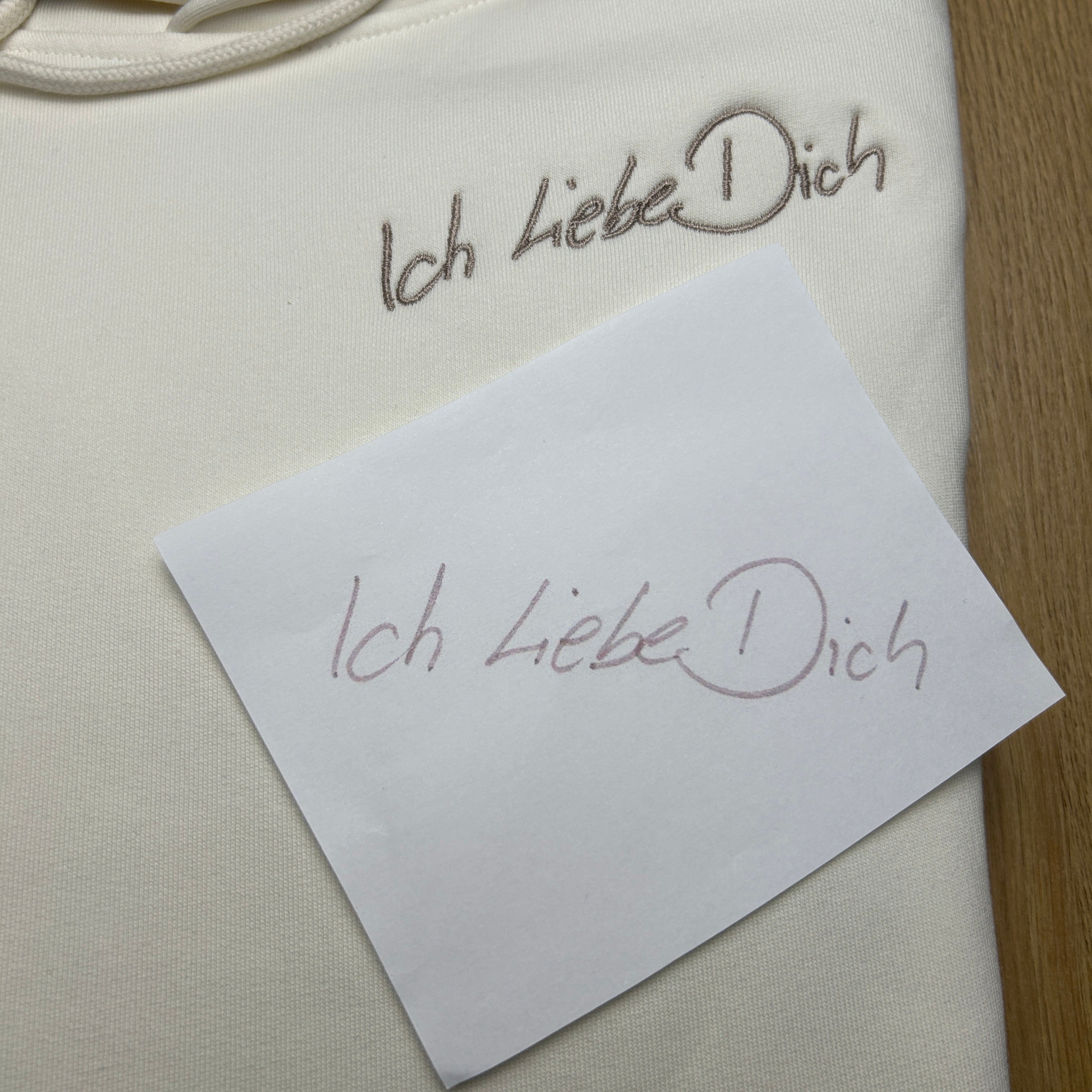 Individueller Pullover - bestickt mit einem geschriebenen Wort oder einer Botschaft