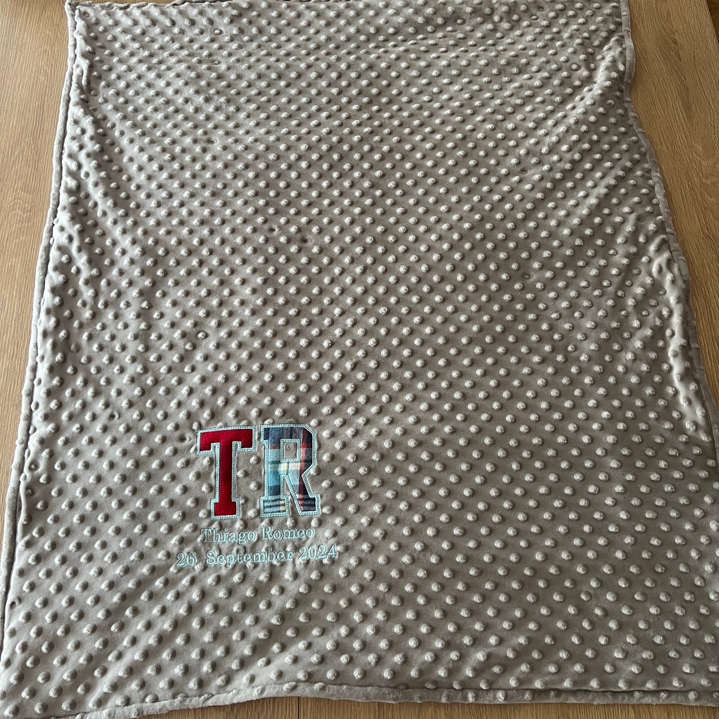 Patchworkdecke aus Babykleidung – Dein Erinnerungsstück zum Einkuscheln