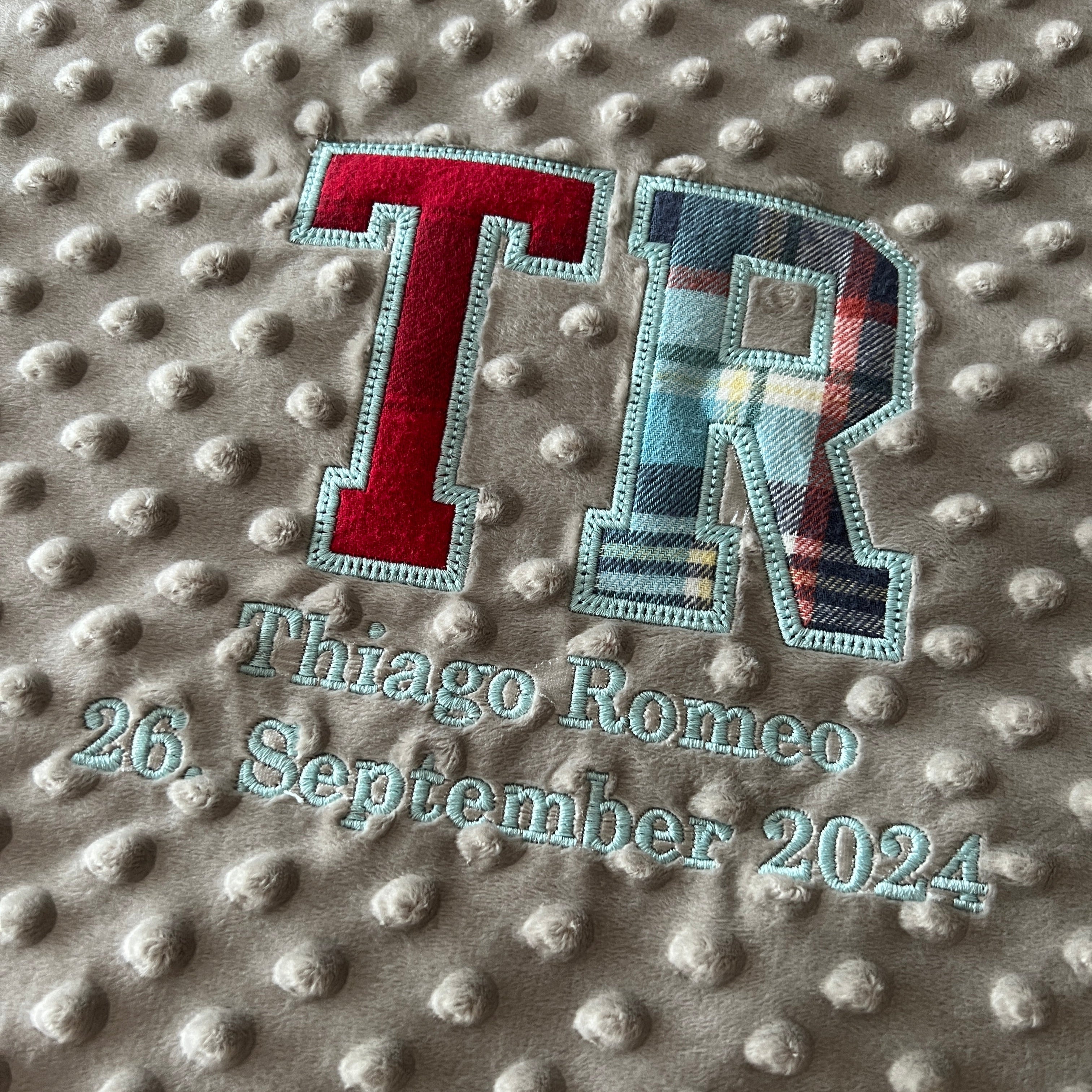 Patchworkdecke aus Babykleidung – Dein Erinnerungsstück zum Einkuscheln