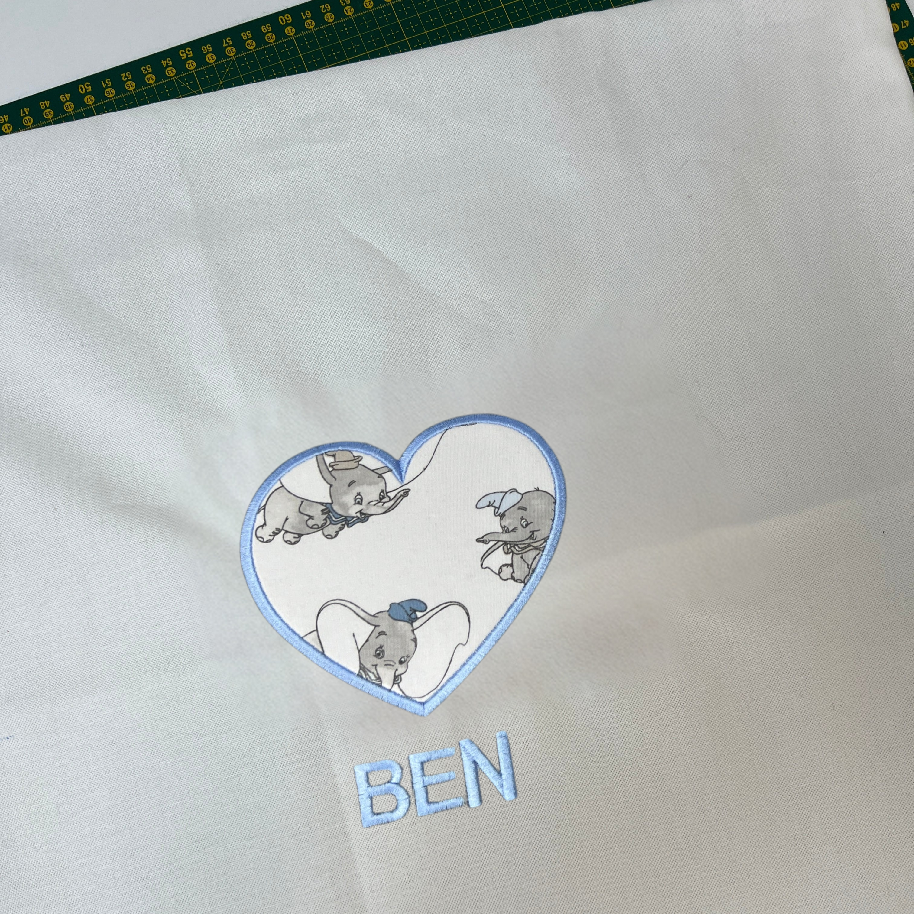 Personalizable sweatshirt, embroidered, individual, sustainable and ecological