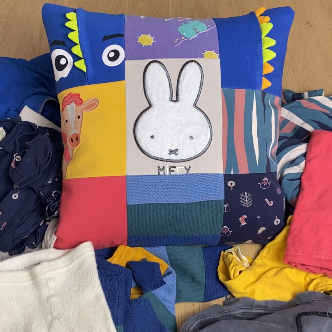 Personalizable sweatshirt, embroidered, individual, sustainable and ecological