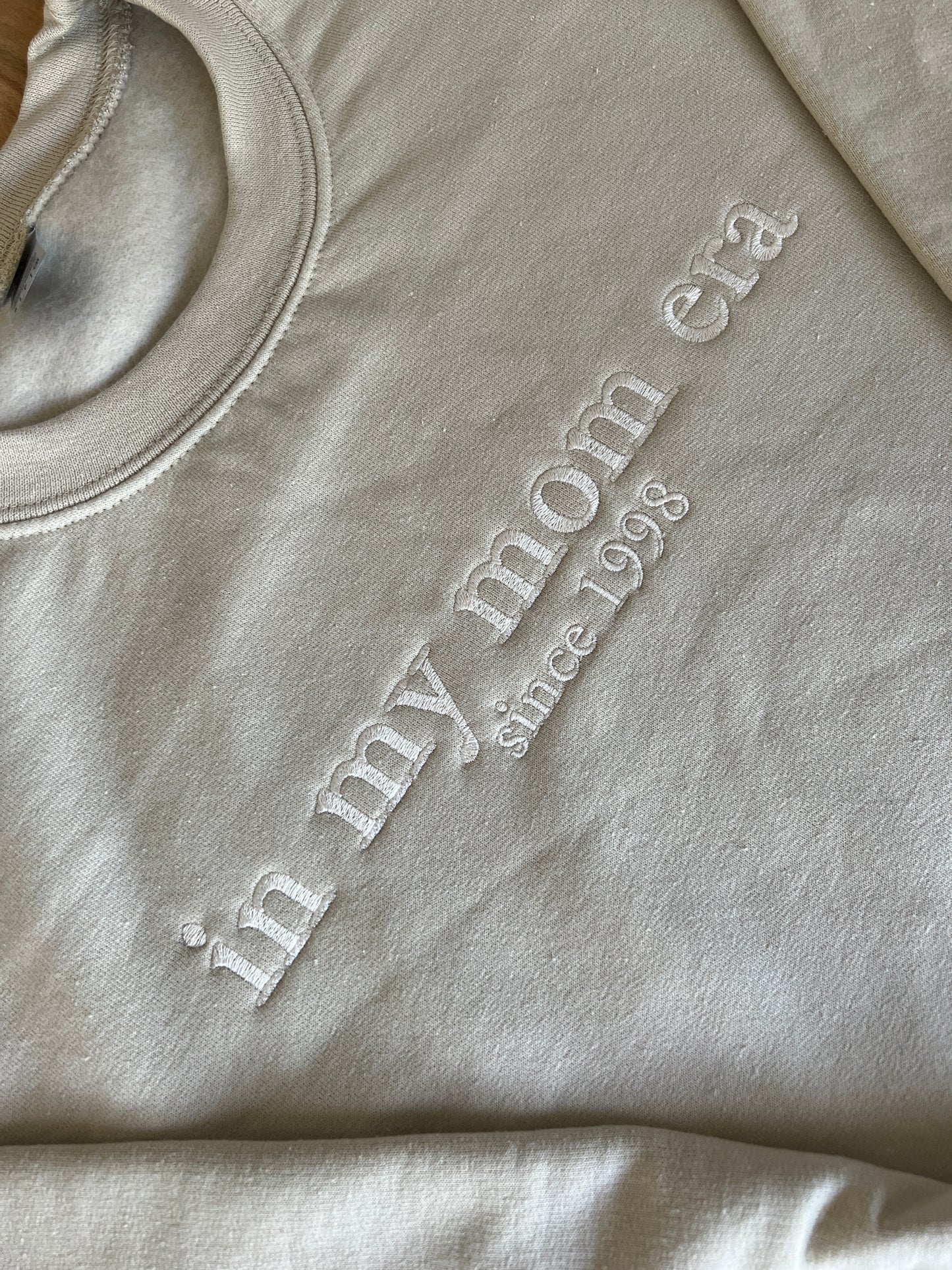 In My Mom Era Pullover – Bequemer Mama Sweatshirt für den Alltag – Ideal für Mütter, Taylor Swift, Songtexte